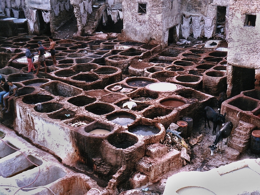 Fes - Tannery Souk des Tanneurs chouara, one of the biggest tanneries of Fès. Everything is done according to traditional methods.. Stefan Cruysberghs